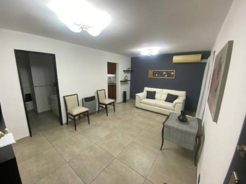 hermoso dpto. con amplio dorm. near La Esencia