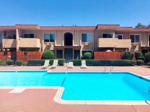 B&B Mira Mesa - Entire Private 2-Bedroom Condo w Baby Crib, Free Parking & Pool, Entire house and All 2 Bedrooms are yours, not shared with strangers, No Deposit - Bed and Breakfast Mira Mesa