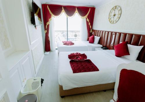 Superior Twin Room with City View room in DEZON HOTEL