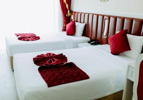 Superior Twin Room with City View image 2