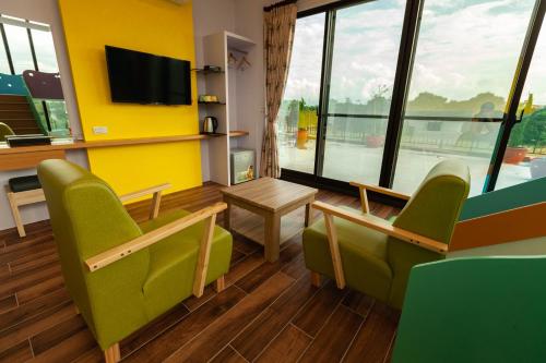 Family Room with Balcony room in 123 Hall