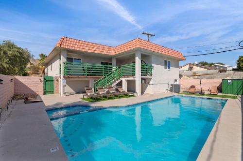 Desert Getaway by Palm Springs! W/Pool & Hot Tub in Desert Hot Springs, USA