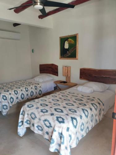 2 twin beds