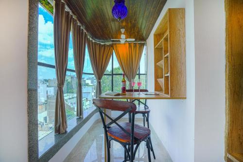 Executive Suite image 7