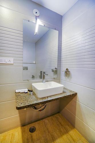 Deluxe Room image 7
