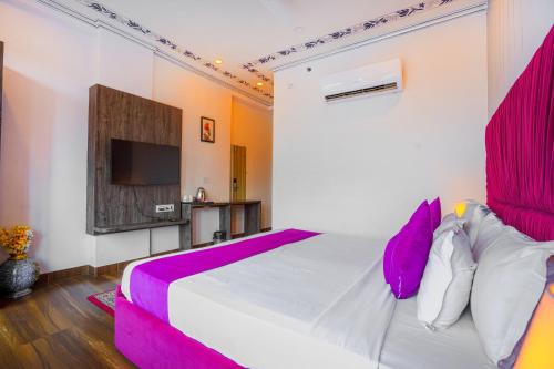 Deluxe Room image 5