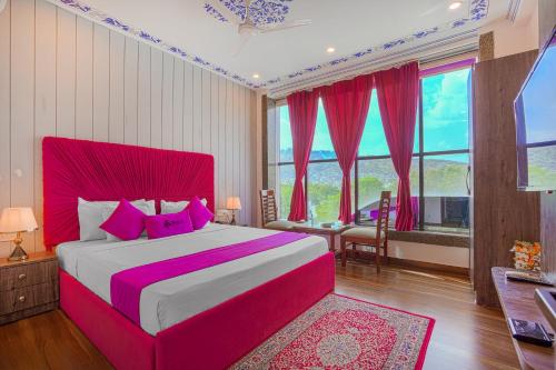 Deluxe Room image 3