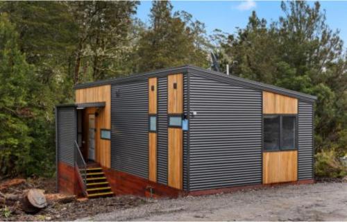 Deluxe 2 Bedroom Cabin - Sleeps 6