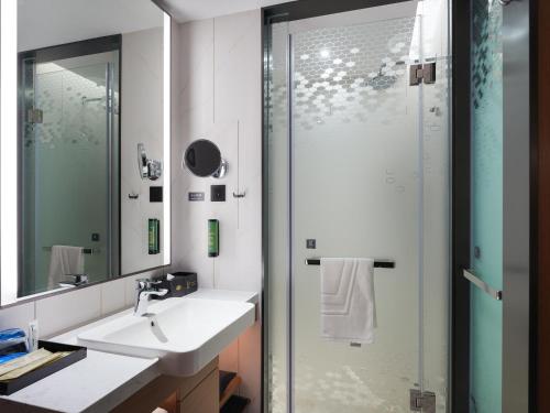 room detail thumbnail 2