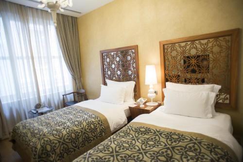 Superior Twin Room with Fireplace image 5