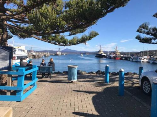 Totally Beachin! - walking distance to the beach