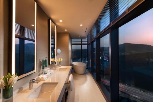 DoubleTree by Hilton Seoul Pangyo Residences