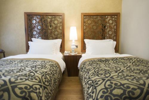 Superior Twin Room with Fireplace image 7