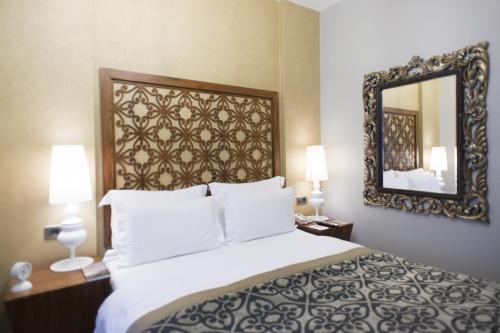Superior Twin Room with Fireplace room in Taksim Prelude Hotel