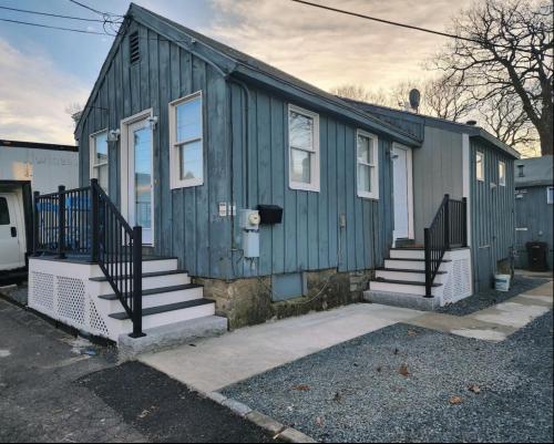 Artisan cottage near historic Revere Beach in Revere, USA