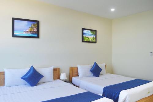 Family Room with Mountain View room in Lucky Star Ho Tram Hotel