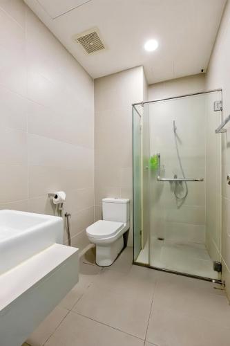 One-Bedroom Apartment image 6
