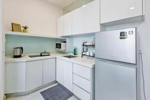 One-Bedroom Apartment image 7