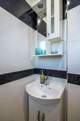Stylish Stay - 2BDR, 2BTHR+ Free Parking, Sofia (photo 11)