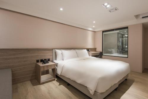 Superior Queen Room image 8