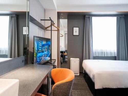 Queen Room image 6