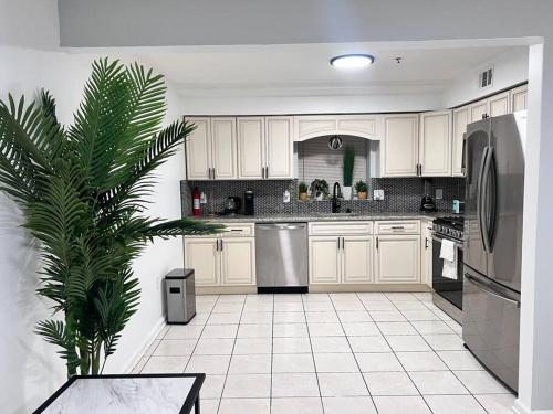 Urban Oasis 3 Kings bed 3Mins from EWR-NYC Downtow in Newark, USA