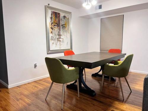 Urban Oasis 3 Kings bed 3Mins from EWR-NYC Downtow in Newark, USA