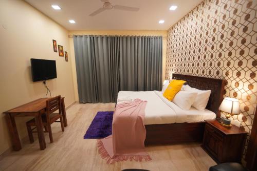 Luxury 3BHK Serviced Apartments DLF Phase -5 Gurgaon