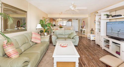 Book Now Walk right out to the Beach Oceanfront Ground Floor Condo - Southwind 104 in New Smyrna Beach, USA