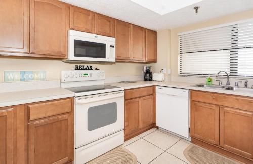 Book Now Walk right out to the Beach Oceanfront Ground Floor Condo - Southwind 104 in New Smyrna Beach, USA