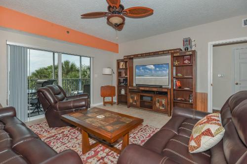 Cozy up in this gorgeous coastal themed 32 condo with views of the estuary OW10-303 in New Smyrna Beach, USA