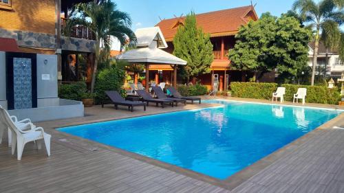 Kolam renang, Ben Guesthouse in Chiang Rai