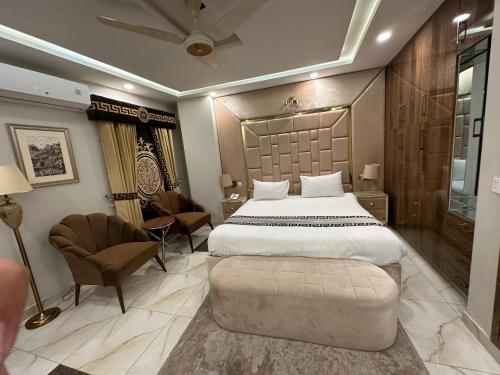 2 bedrooms, 4 beds