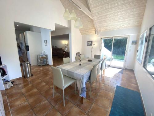 Maison familiale près du port, du golf et de la plage à La Forêt Fouesnant - FR-1-481-149 (Maison pour grande famille avec jardin, terrasse, proche Golf et Port a La Foret-Fouesnant - FR-1-48) in 拿伏爾富埃南