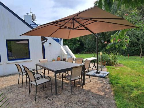 Maison familiale près du port, du golf et de la plage à La Forêt Fouesnant - FR-1-481-149 (Maison pour grande famille avec jardin, terrasse, proche Golf et Port a La Foret-Fouesnant - FR-1-48) in 拿伏爾富埃南