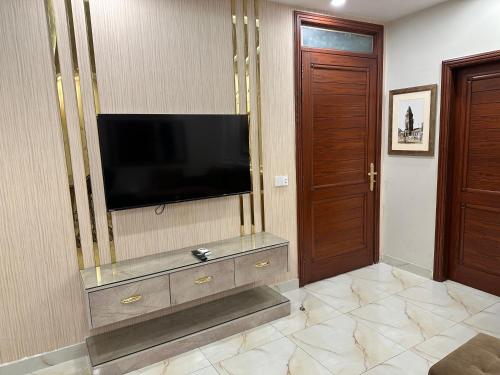 Imperial Suites - image 7