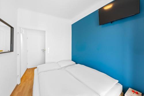 Double Room image 6