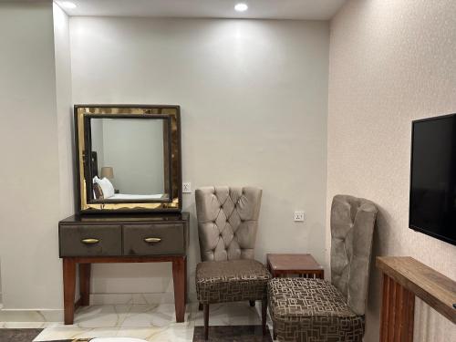Imperial Suites - image 3
