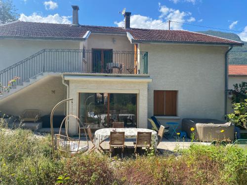 Maison Zen et Cosy avec Bulle pour dormir à la belle étoile & Jacuzzi - Location saisonnière - Vif