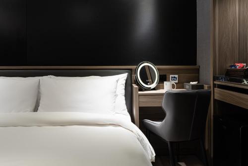 503559000 Autumn Willow Hotel