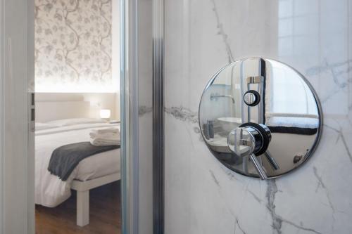 One-Bedroom Apartment image 6