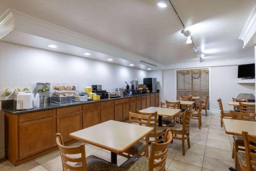 Days Inn by Wyndham Casper - image 12