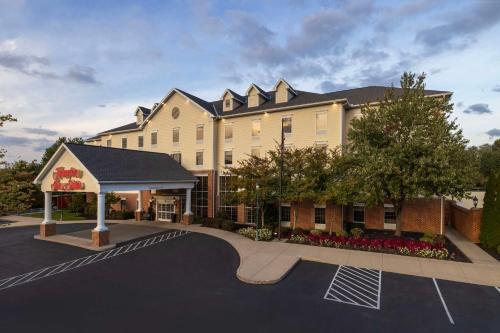 Hampton Inn & Suites State College at Williamsburg Square - Hotel - State College