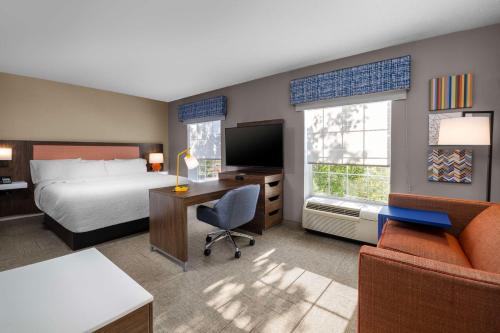 Hampton Inn & Suites State College at Williamsburg Square