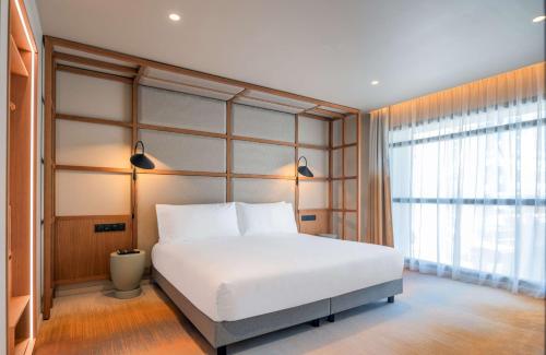 Radisson Blu 1835 Hotel Cannes - image 2