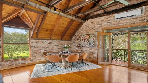 المرافق, The Coach House at Berrilee in Berowra