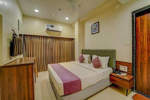 Super OYO Townhouse Oak 1271 Hotel Raajpath