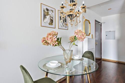 StoneTree - Elegant Studio in Goldcrest View - image 8