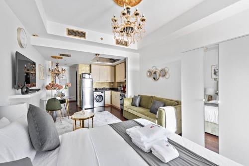 StoneTree - Elegant Studio in Goldcrest View - image 10