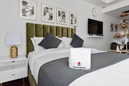StoneTree - Elegant Studio in Goldcrest View - image 3